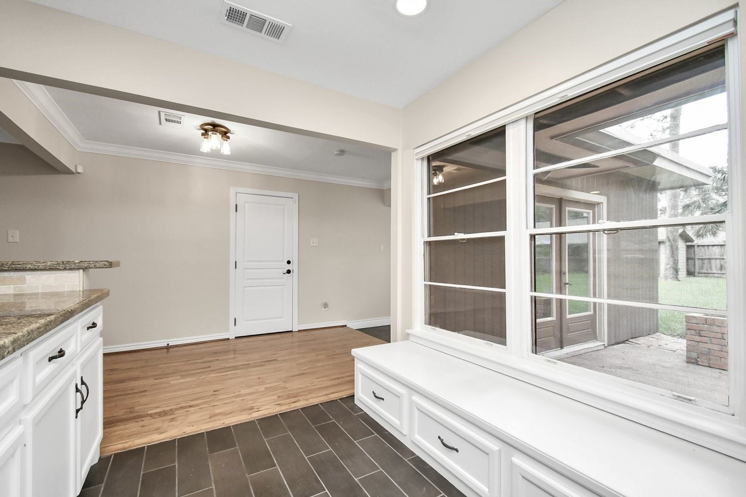 2314 Lamonte Lane, Houston, TX 77018 Door goes to garage