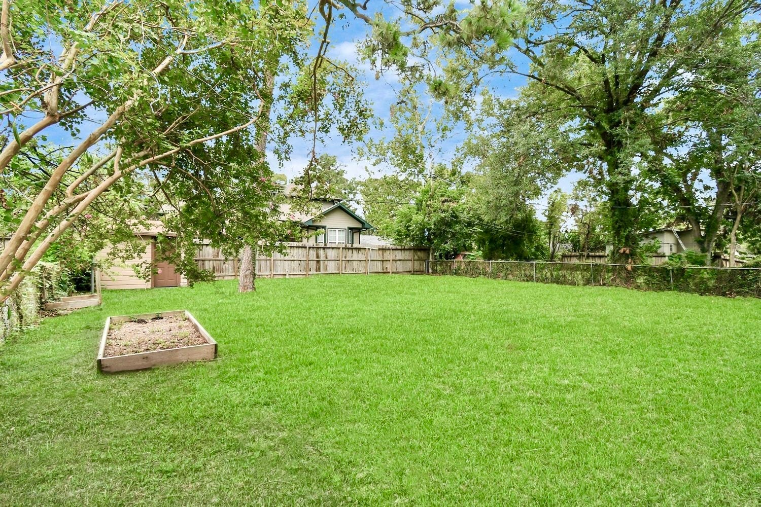 2314 Lamonte Lane, Houston, TX 77018 Herb garden