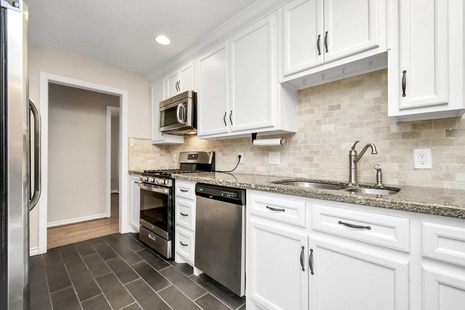 2314 Lamonte Lane, Houston, TX 77018 Dishwasher, range, microwave and refrigerator included