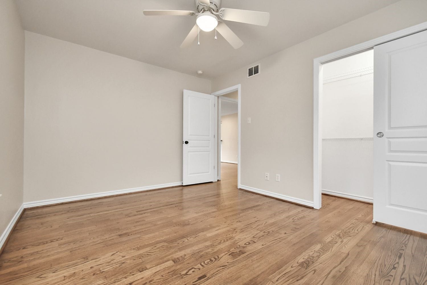2314 Lamonte Lane, Houston, TX 77018 All rooms has closet