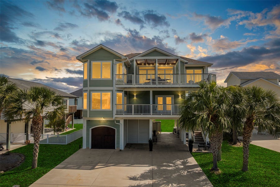 Property photo for 13951 Pirates Beach Boulevard, Galveston, TX