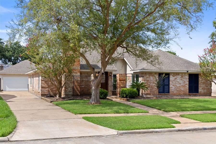 Property photo for 9010 Tavistock Drive, Houston, TX