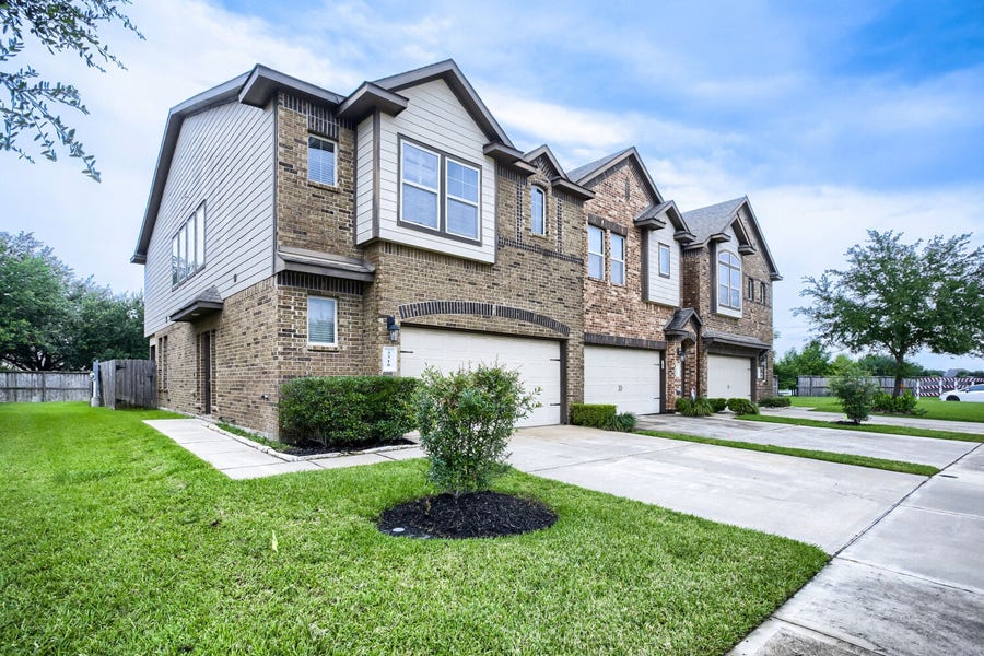 Property photo for 3310 Rainflower Springs Lane, Rosenberg, TX