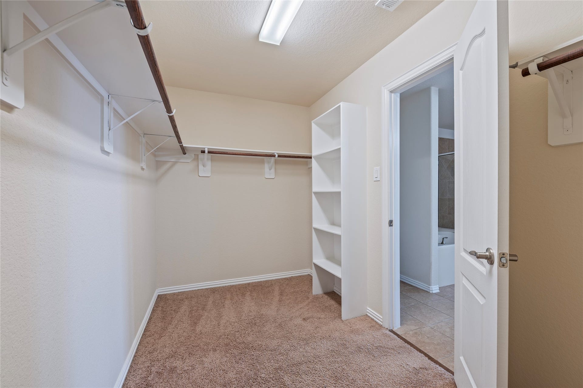 512 Forest Village Circle, La Marque, TX 77568 Large Walk In Primary Closet