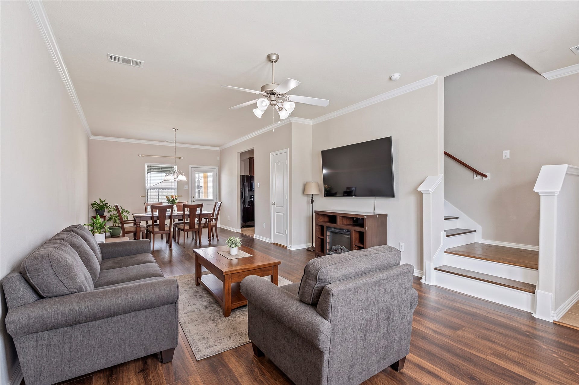 512 Forest Village Circle, La Marque, TX 77568 512 Forest Village Circle, La Marque, TX 77568