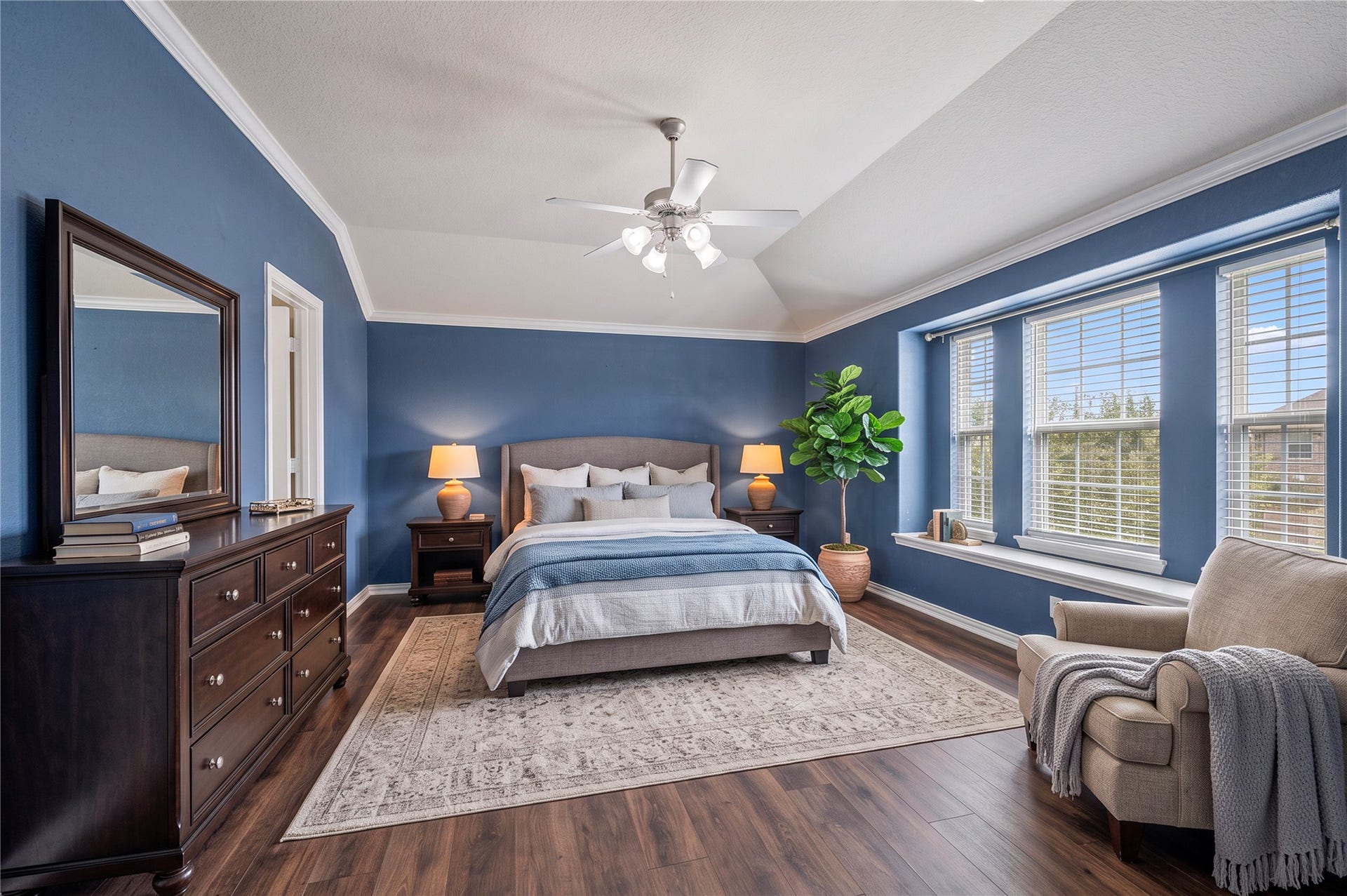 512 Forest Village Circle, La Marque, TX 77568 Primary Bedroom VS