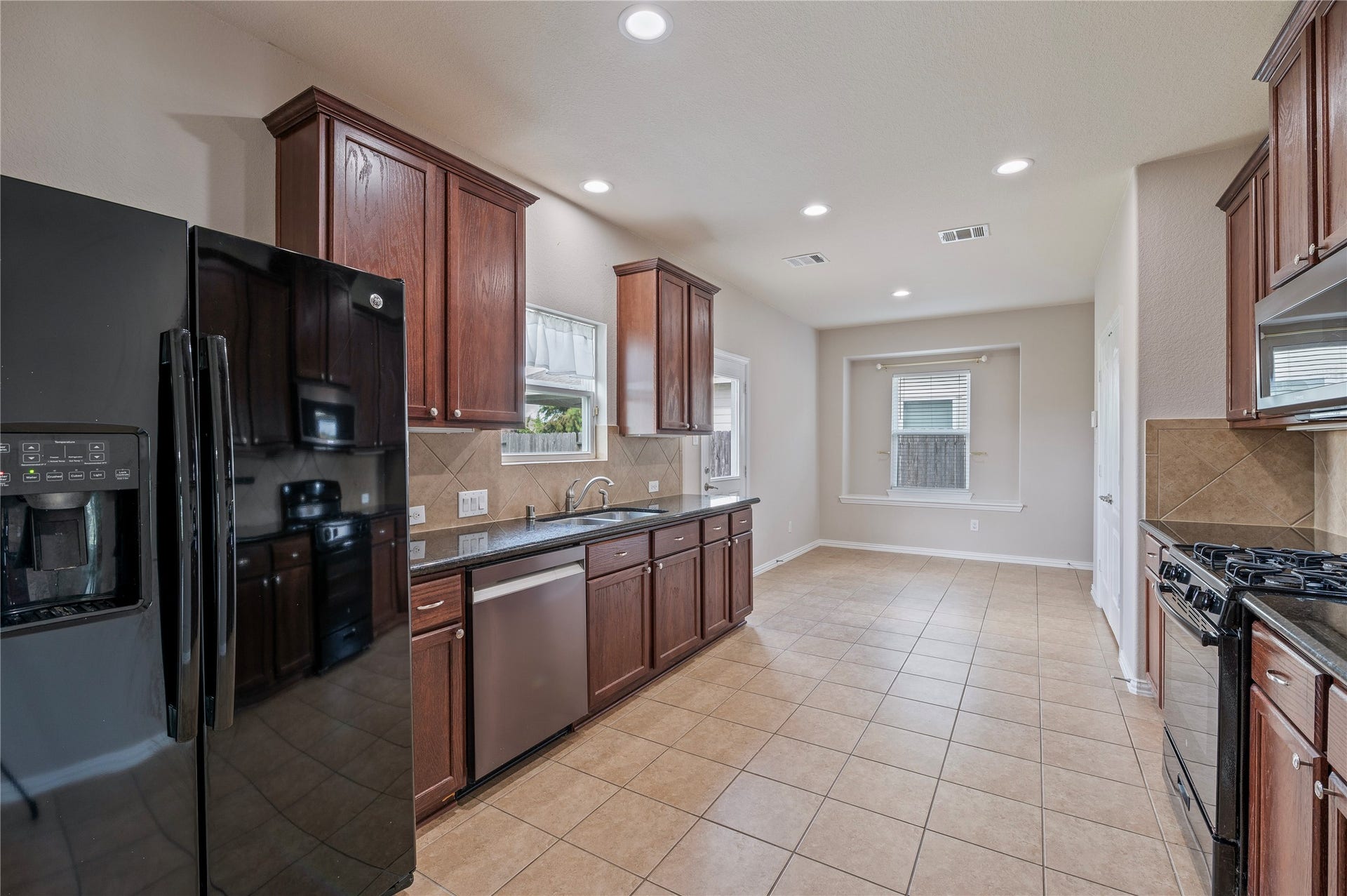 512 Forest Village Circle, La Marque, TX 77568 512 Forest Village Circle, La Marque, TX 77568