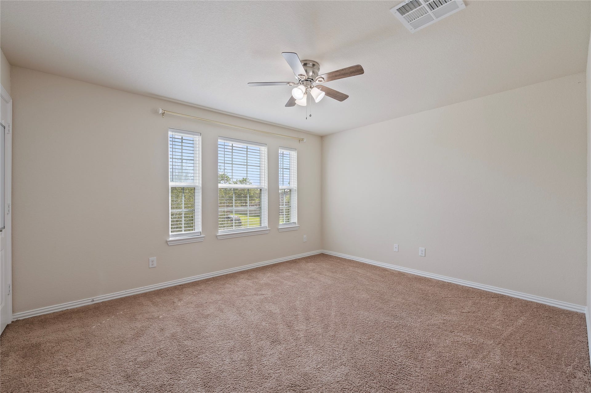 512 Forest Village Circle, La Marque, TX 77568 Secondary Bedroom