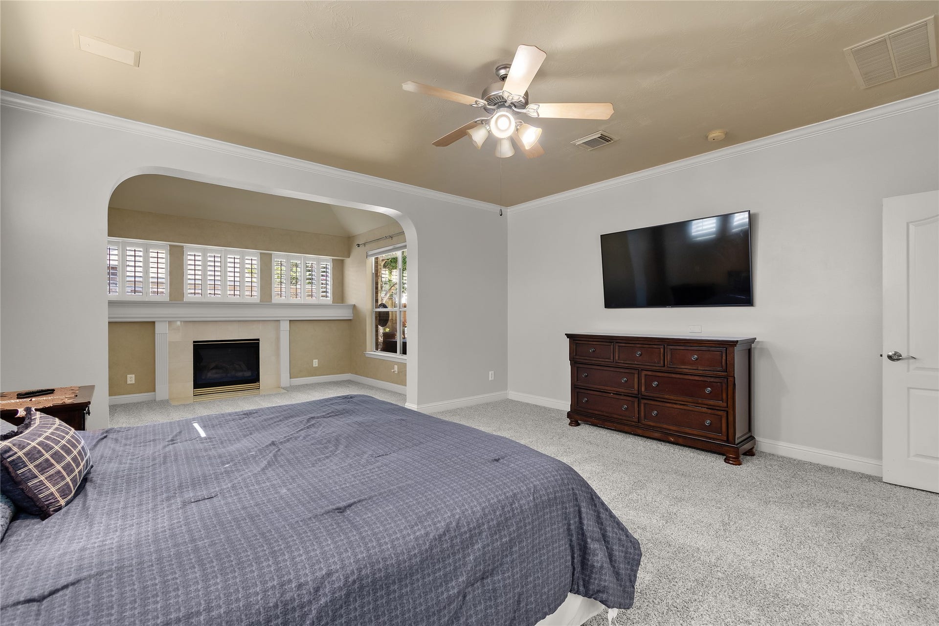 11 Saint Thomas Court, Houston, TX 77070 Escape to this inviting first-floor primary suite, featuring a ceiling fan, generous room dimensions and an adjoining sitting area with its own fireplace for added comfort.