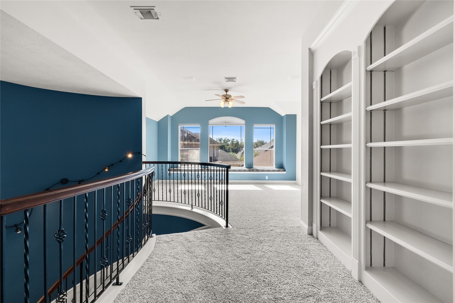11 Saint Thomas Court, Houston, TX 77070 An inviting second-floor landing with built-in shelving and attractive architectural details connects the upstairs bedrooms and additional living spaces.