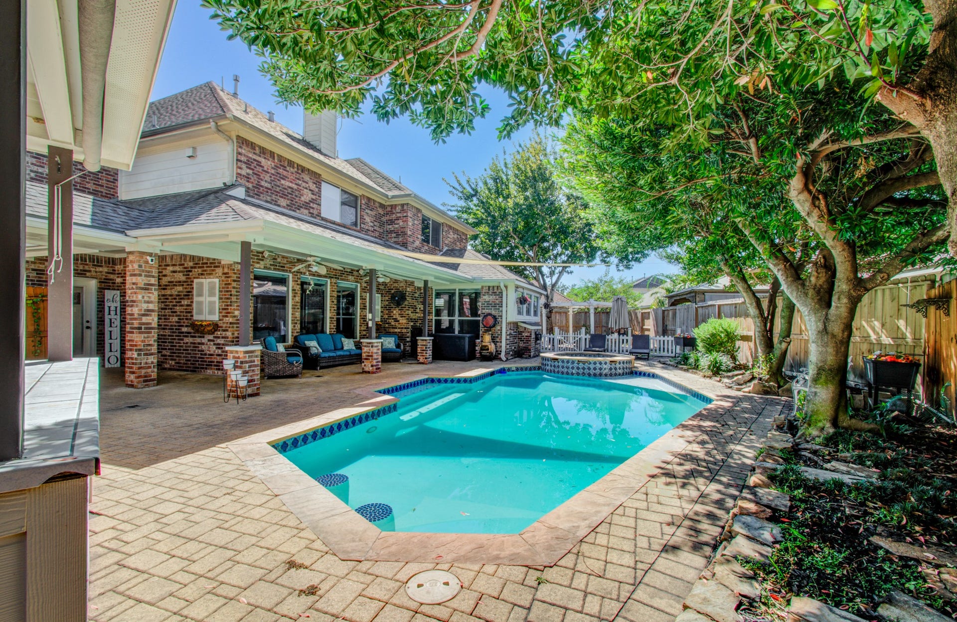 11 Saint Thomas Court, Houston, TX 77070 YOUR PRIVATE BACKYARD RETREAT! Sparkling pool and raised spa, beautifully refinished in October 2026, create an inviting setting for outdoor entertaining, weekend gatherings and relaxing afternoons at home.