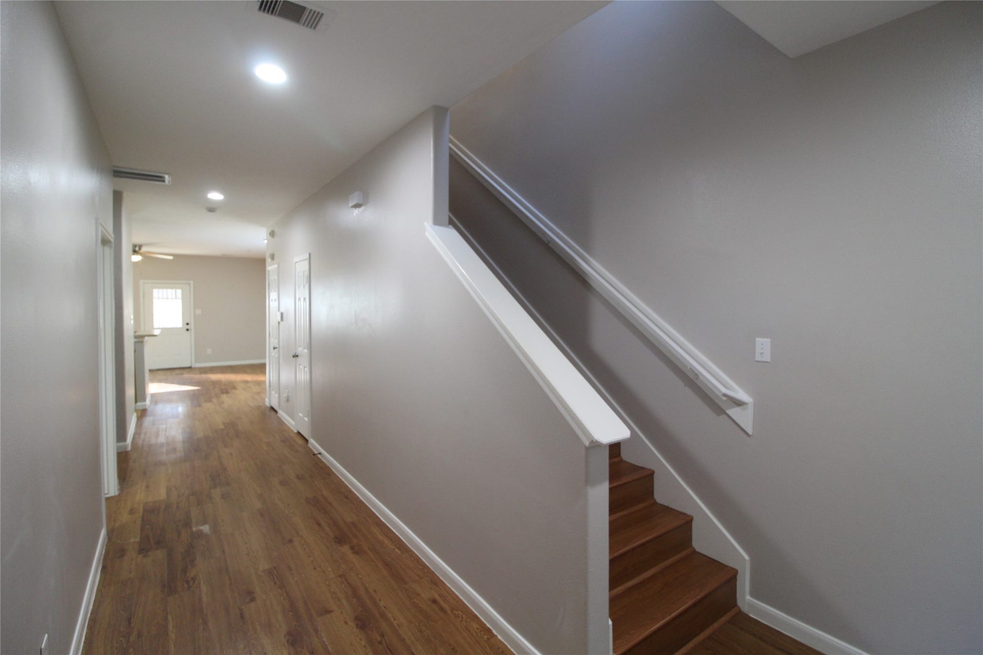 7816 Comal Street, #B, Houston, TX 77051 Entry