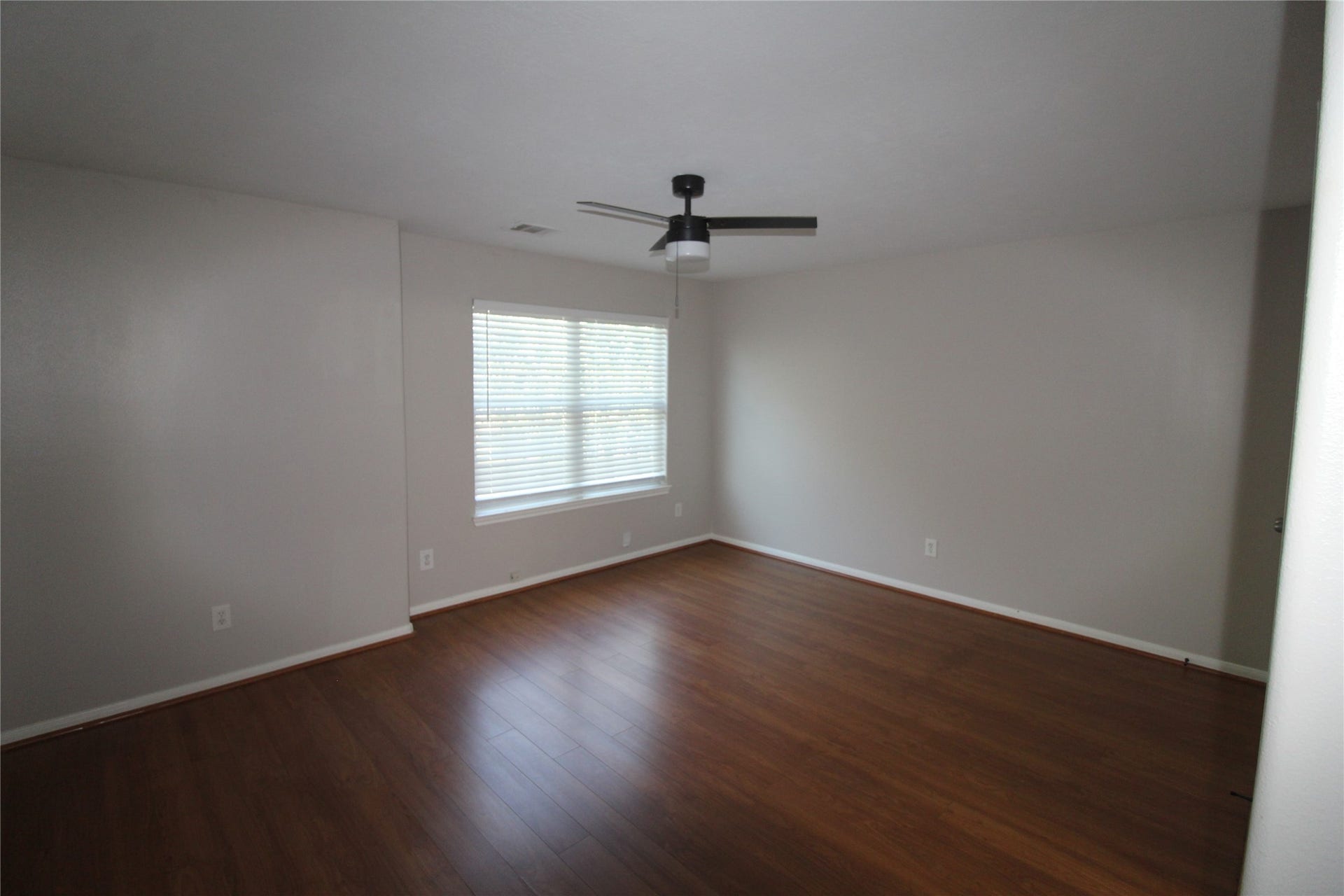 7816 Comal Street, #B, Houston, TX 77051 Spacious primary bedroom