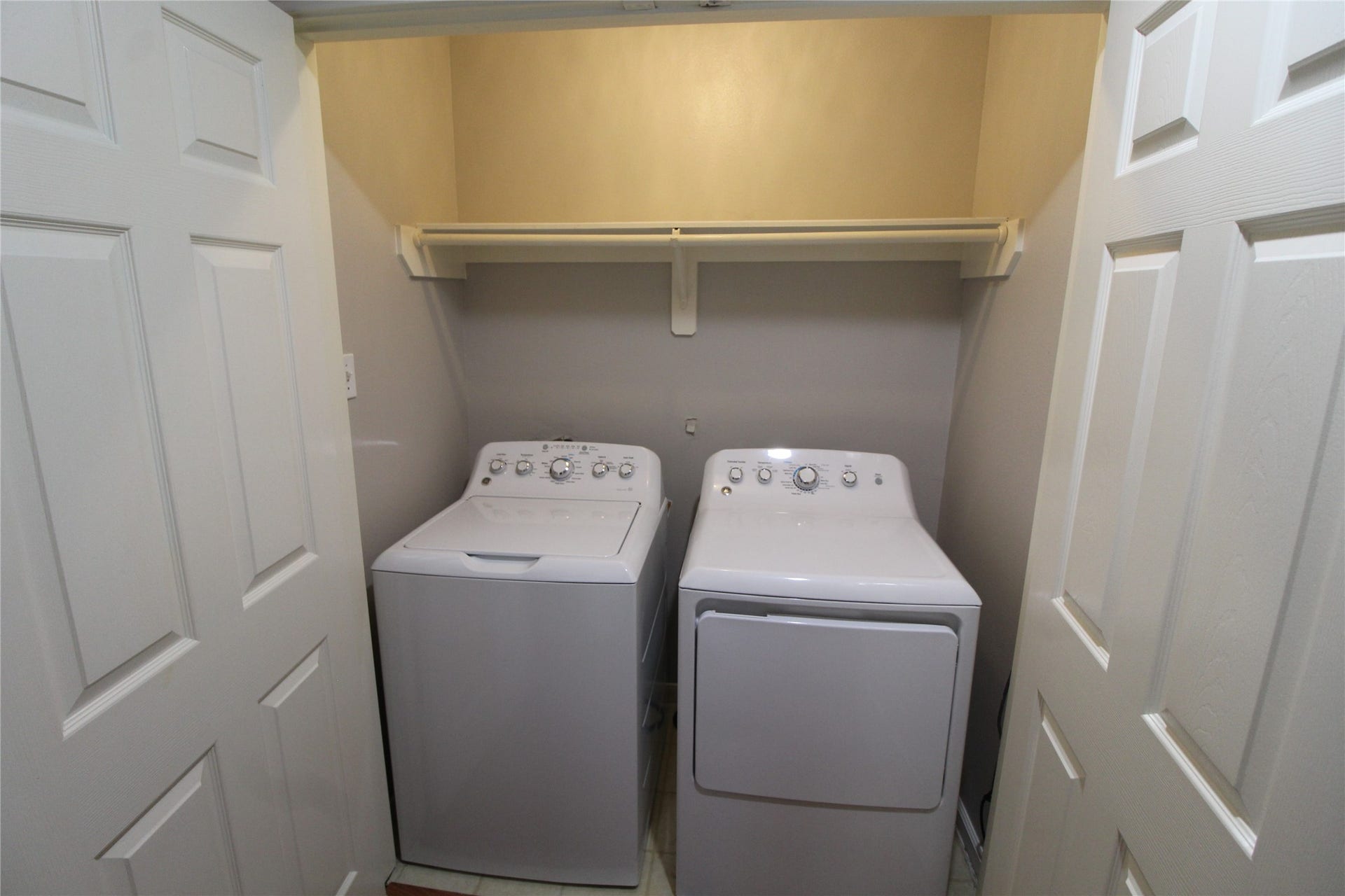 7816 Comal Street, #B, Houston, TX 77051 Included washer and dryer