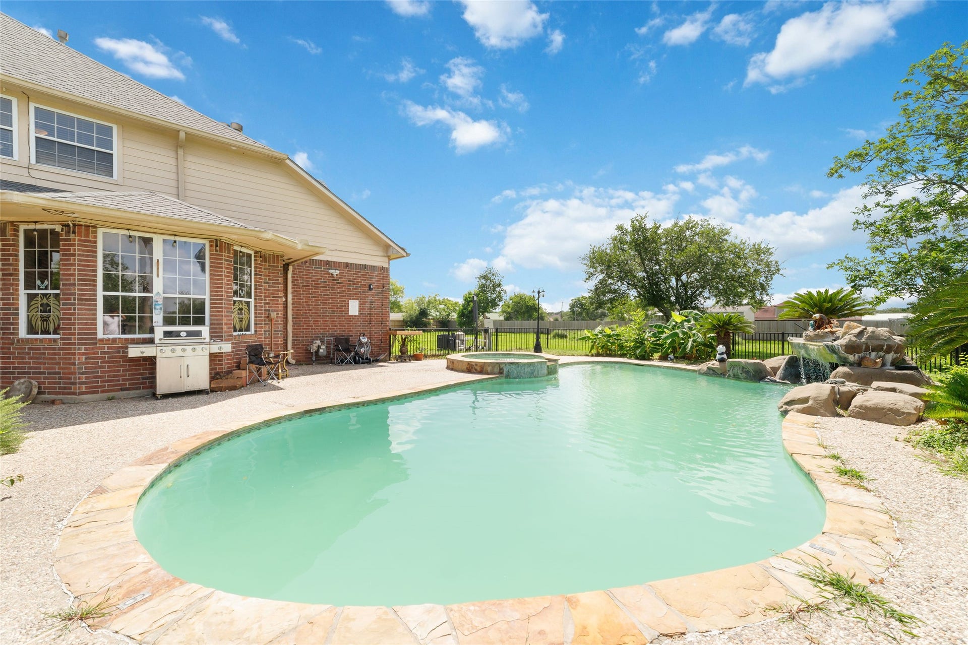 1513 County Road 149, Alvin, TX 77511
