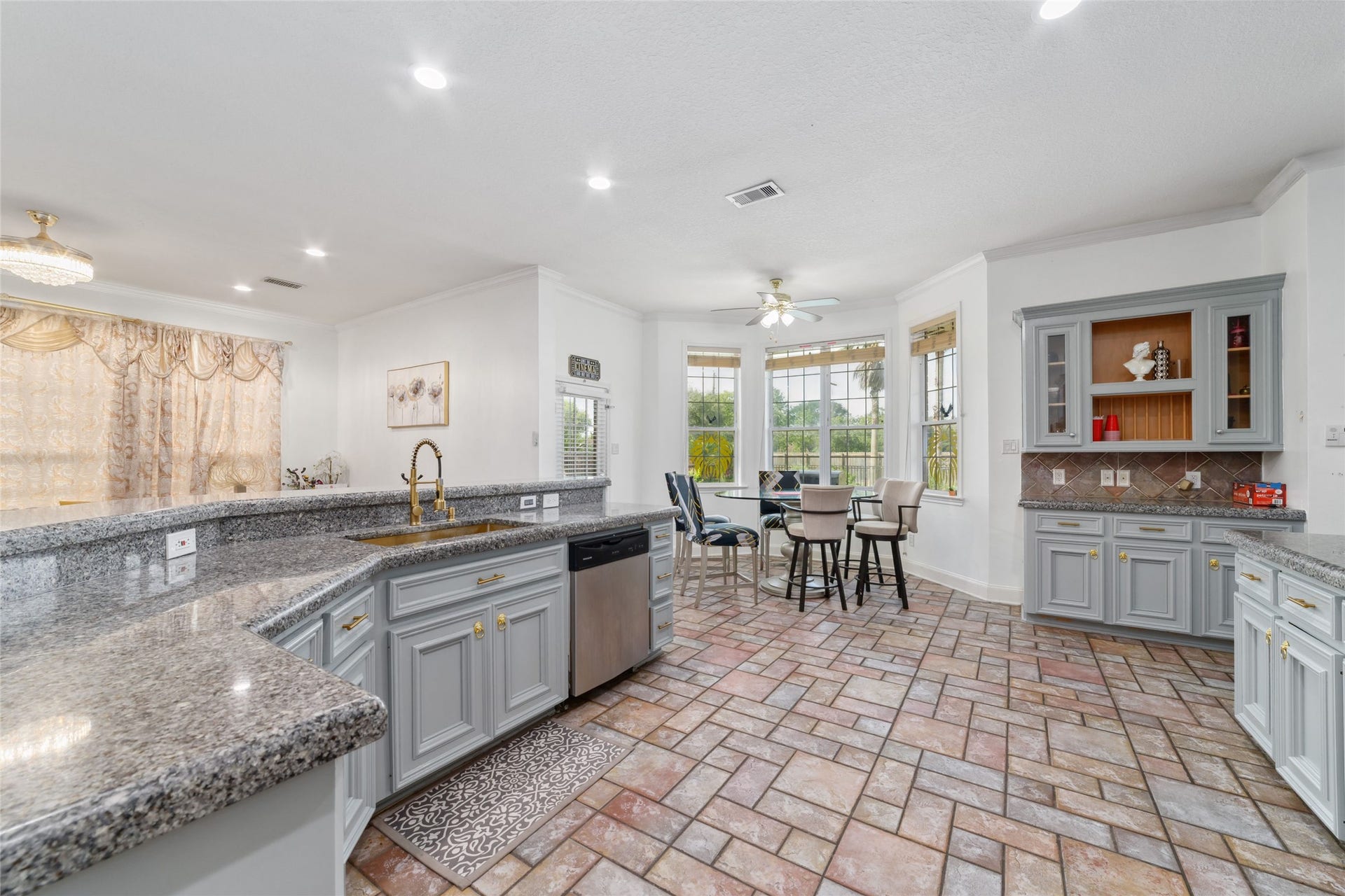 1513 County Road 149, Alvin, TX 77511