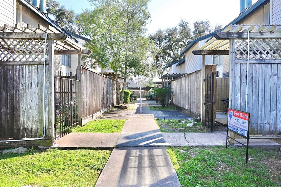 Property photo for 7918 Prestwood Dr, #4, Houston, TX