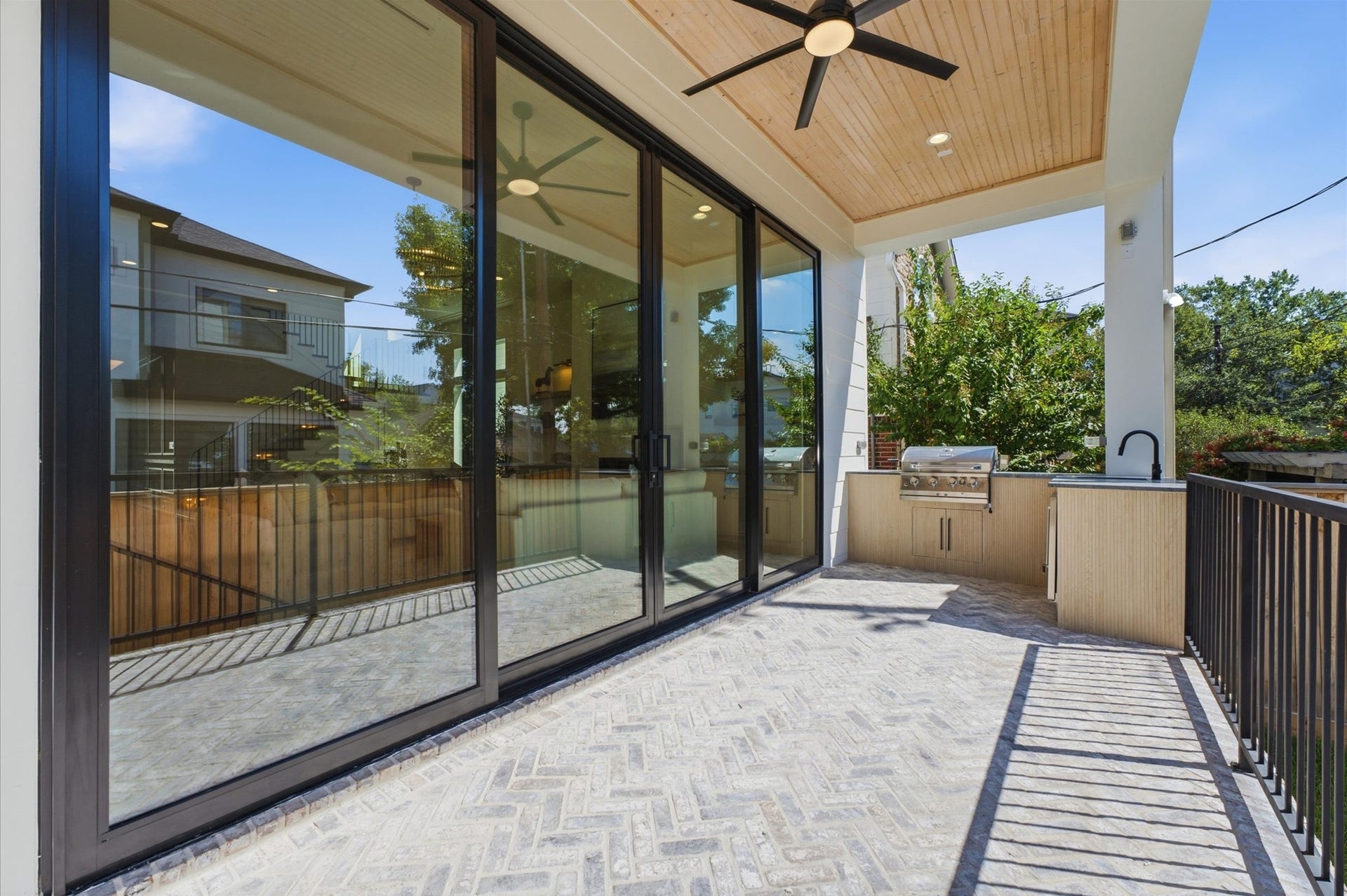 4313 Lula Street, Bellaire, TX 77401 Covered outdoor patio with expansive glass doors and a seamless indoor-outdoor feel.