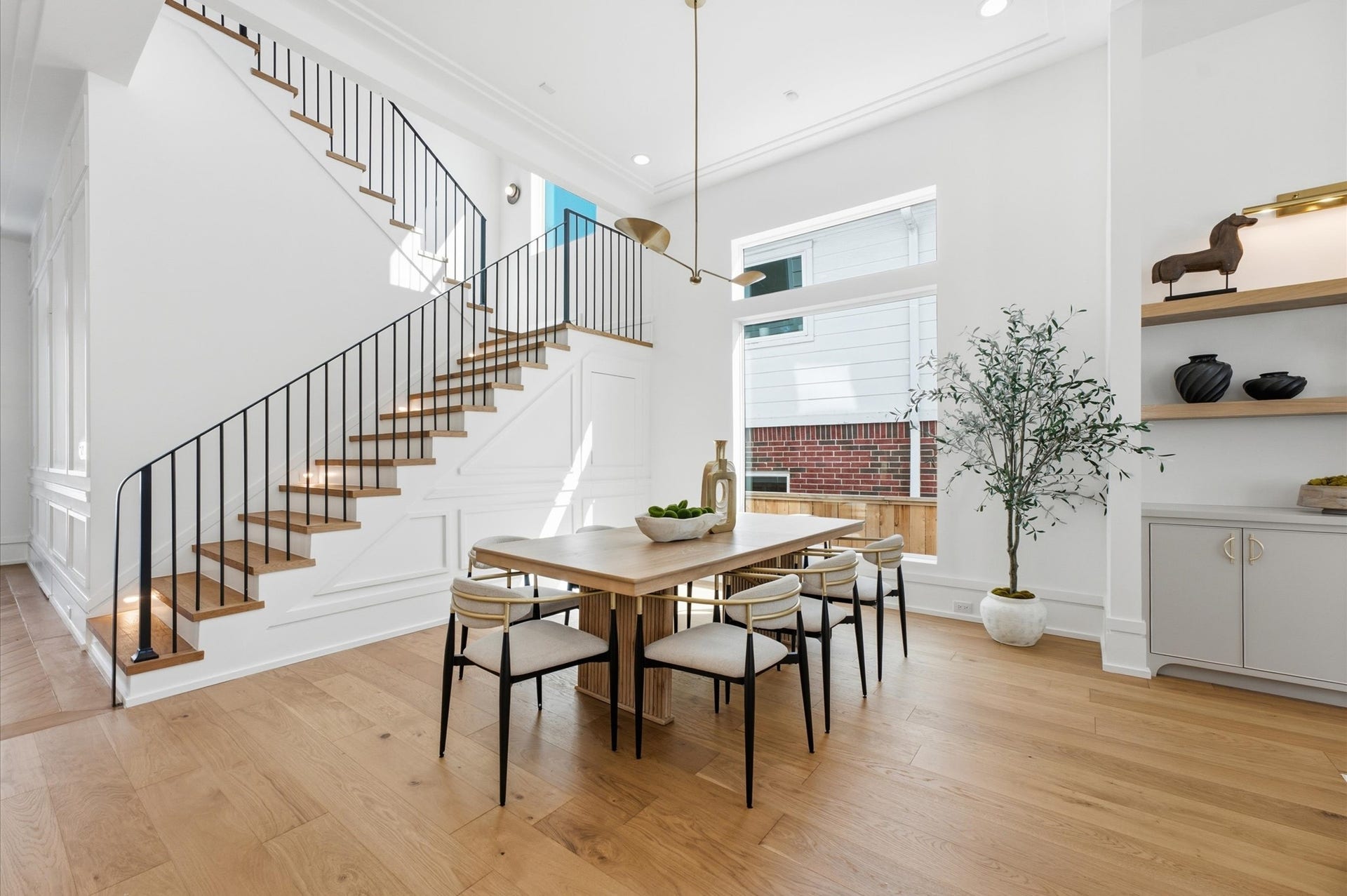 4313 Lula Street, Bellaire, TX 77401 Open dining area overlooking the staircase with a bright, contemporary layout.