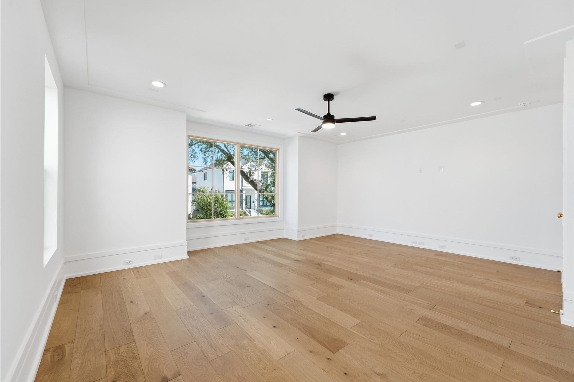 4313 Lula Street, Bellaire, TX 77401 Bright secondary room with wood flooring, recessed lighting, and abundant natural light.