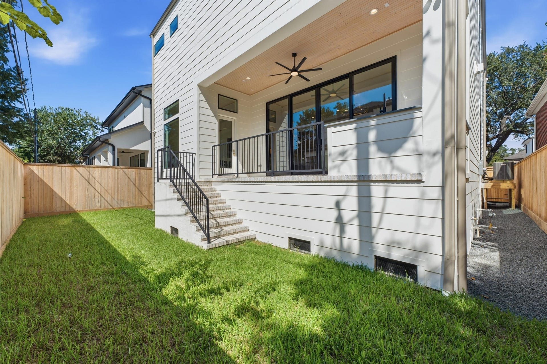 4313 Lula Street, Bellaire, TX 77401 Covered outdoor patio with expansive glass doors and a seamless indoor-outdoor feel.