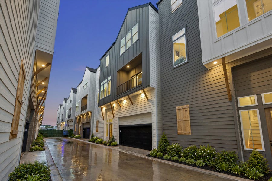 Property photo for 1181 W 19th Street, Houston, TX