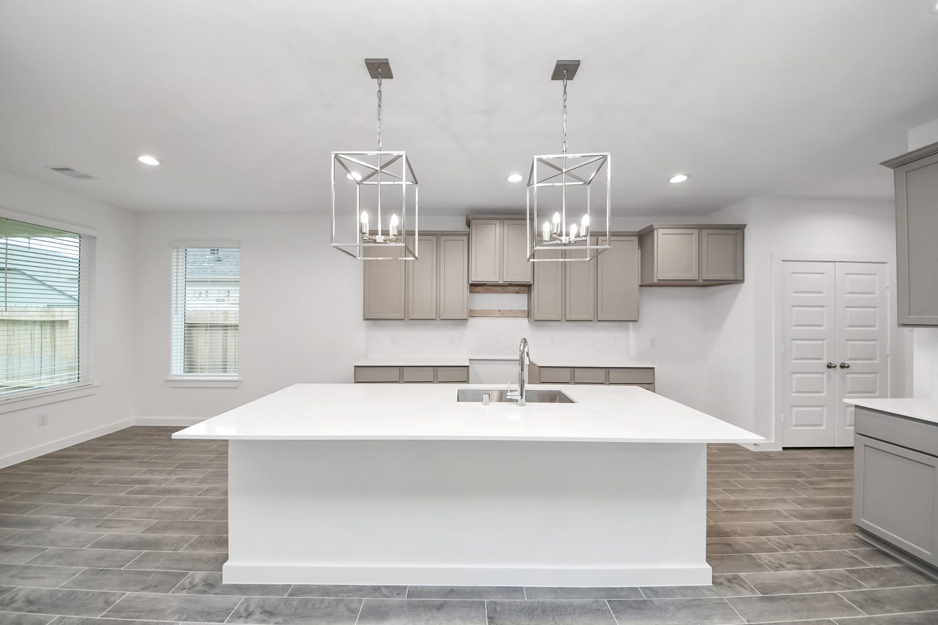24514 Broad Park Ct, Spring, TX 77373 This kitchen is by far any chefs dream! This spacious kitchen features high ceilings, stained wood cabinets, granite countertop, SS appliances, modern tile backsplash, recessed lighting, extended counter space, granite kitchen island with double sink, and space for breakfast bar, and a walk-in pantry all overlooking your huge family room.