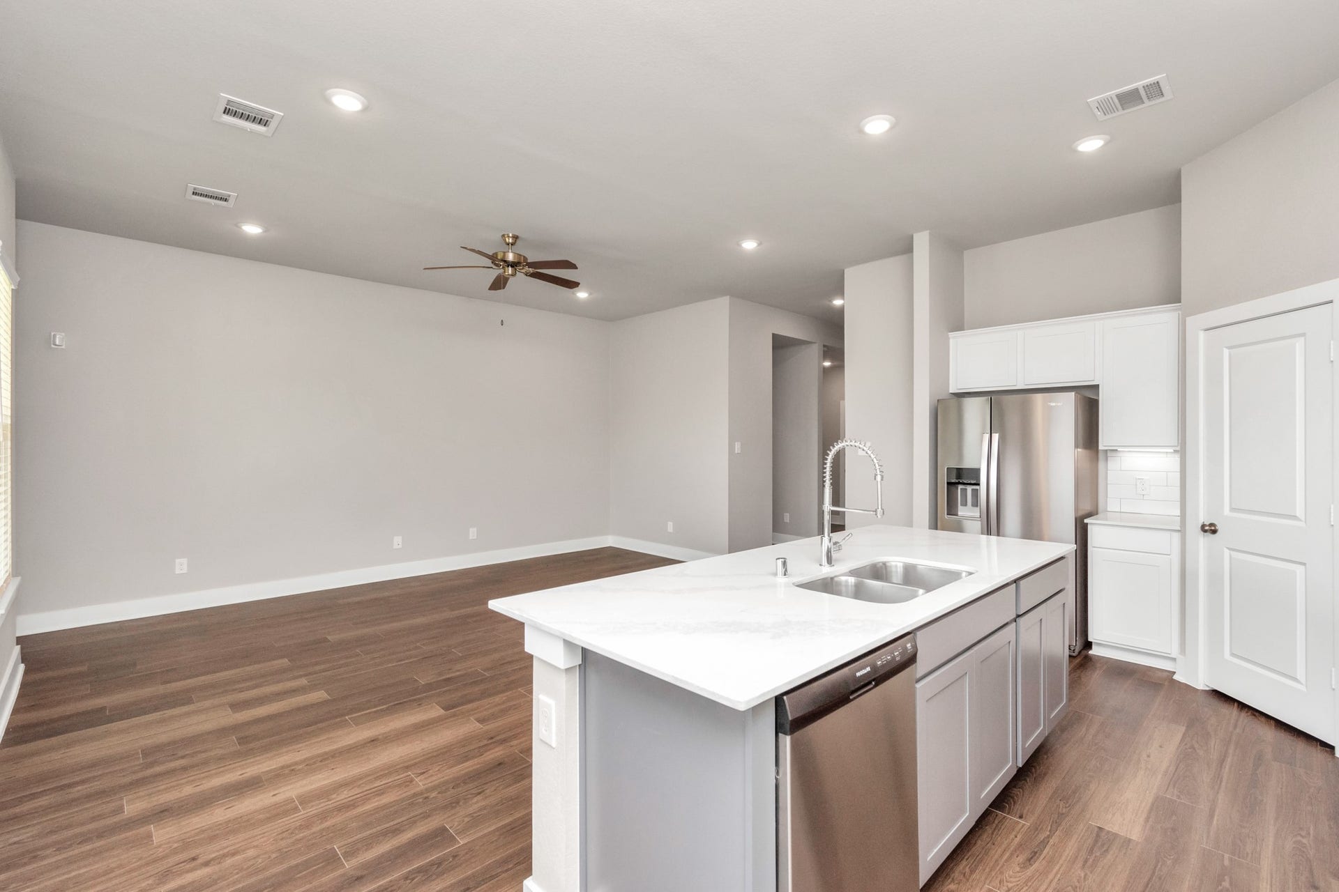 10515 Moon Valley Lane, Rosharon, TX 77583 10515 Moon Valley Lane, Rosharon, TX 77583