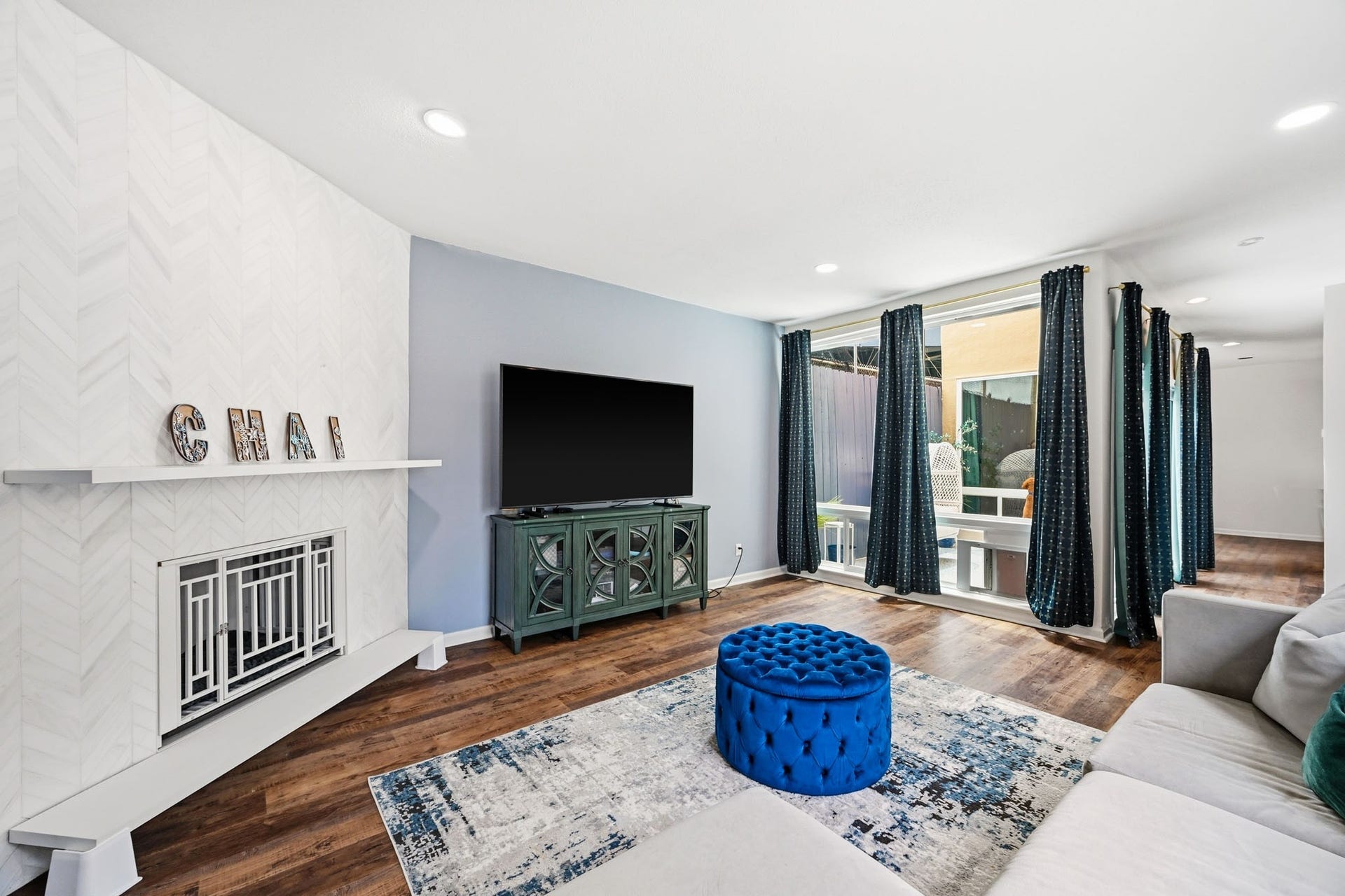 1116 Bering Drive, #25, Houston, TX 77057 Living Room