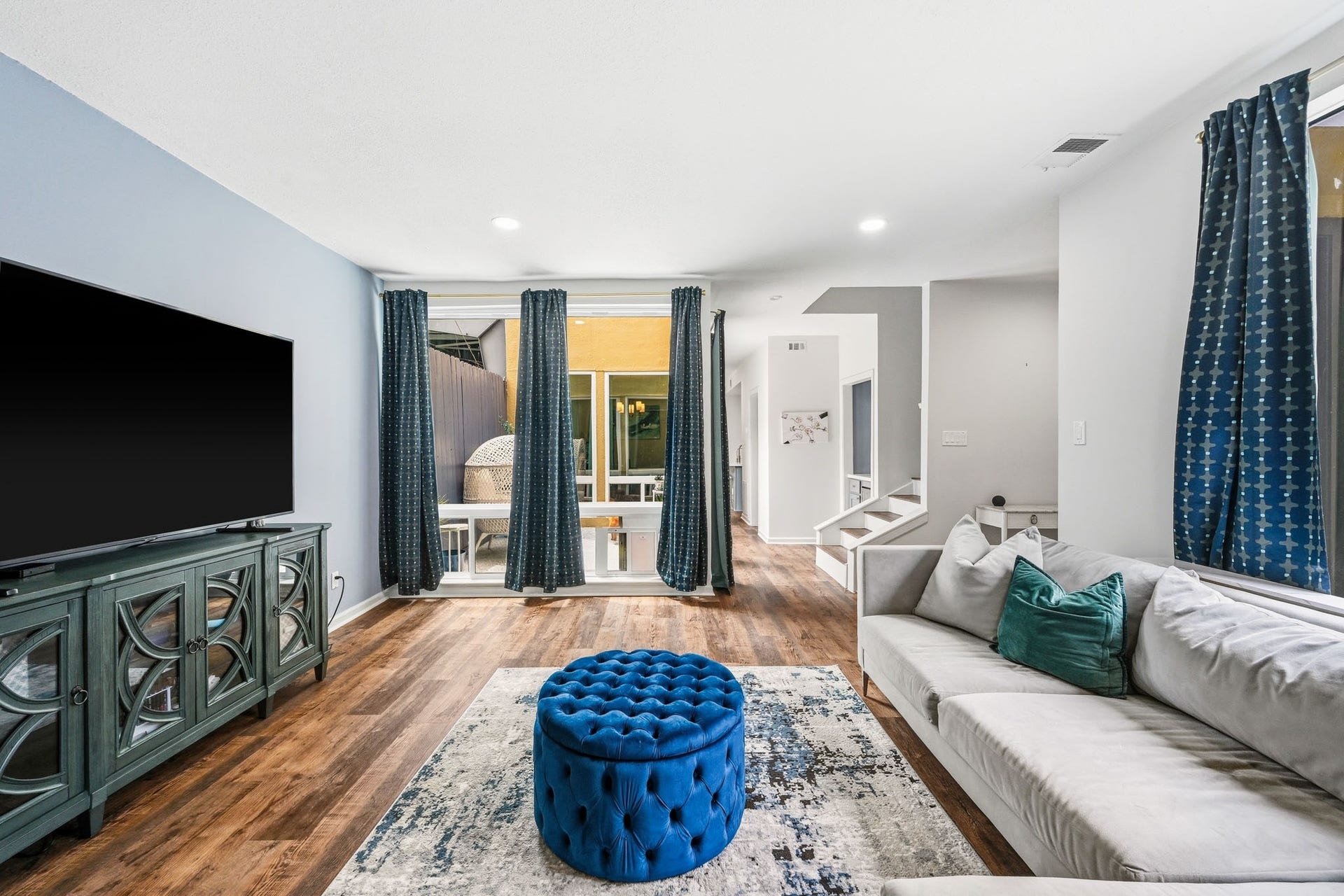 1116 Bering Drive, #25, Houston, TX 77057 Living Room