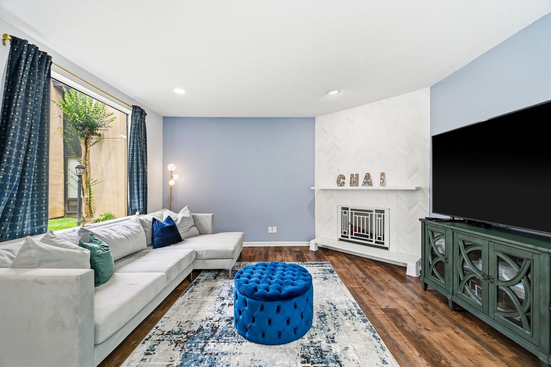 1116 Bering Drive, #25, Houston, TX 77057 Living Room