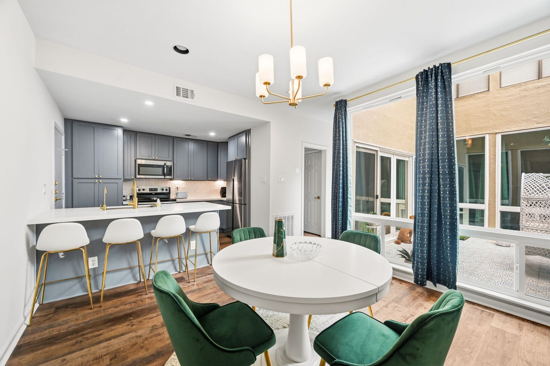 1116 Bering Drive, #25, Houston, TX 77057 Dining Room