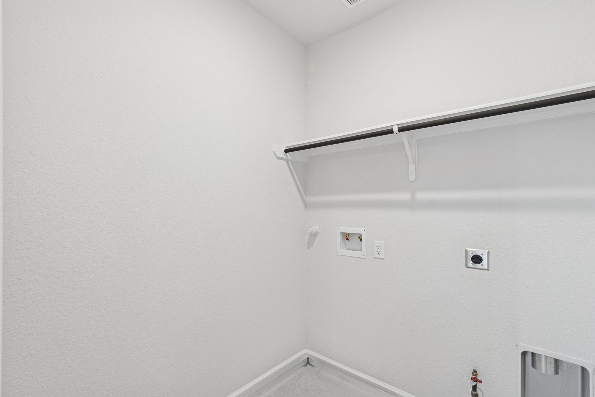 19130 Malatya Court, Montgomery, TX 77316 The Oriole II- Utility Room. Sample image to be used for example only, colors, options and upgrades vary.