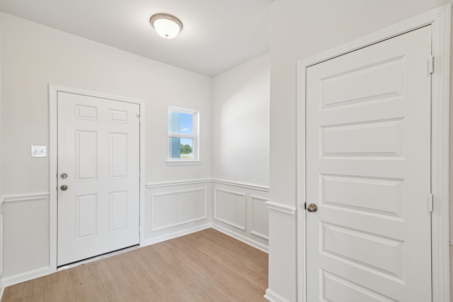 19130 Malatya Court, Montgomery, TX 77316 The Oriole II- Foyer. Sample image to be used for example only, colors, options and upgrades vary.