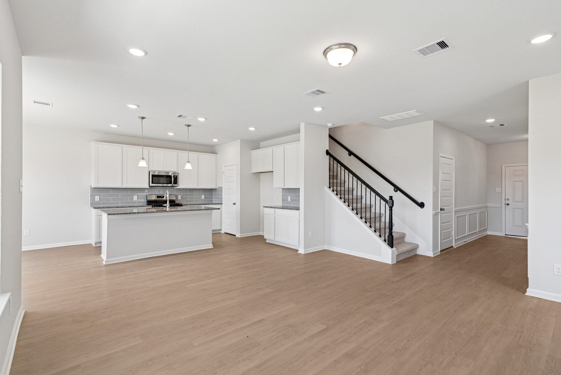 19130 Malatya Court, Montgomery, TX 77316 The Oriole II- Family Room into Kitchen. Sample image to be used for example only, colors, options and upgrades vary.