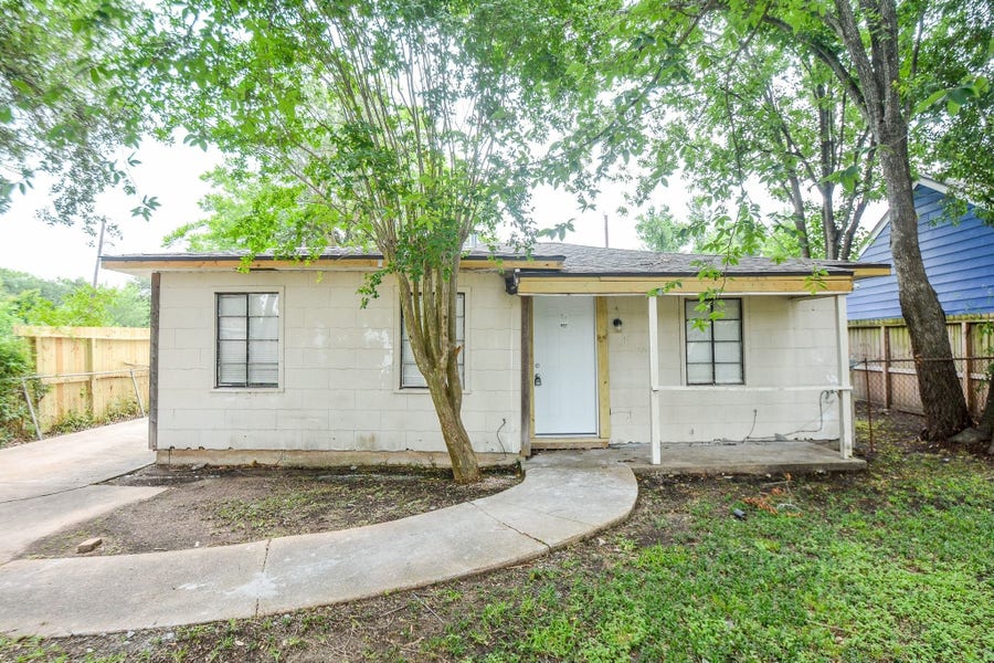 Property photo for 713 Wafer Street, Pasadena, TX