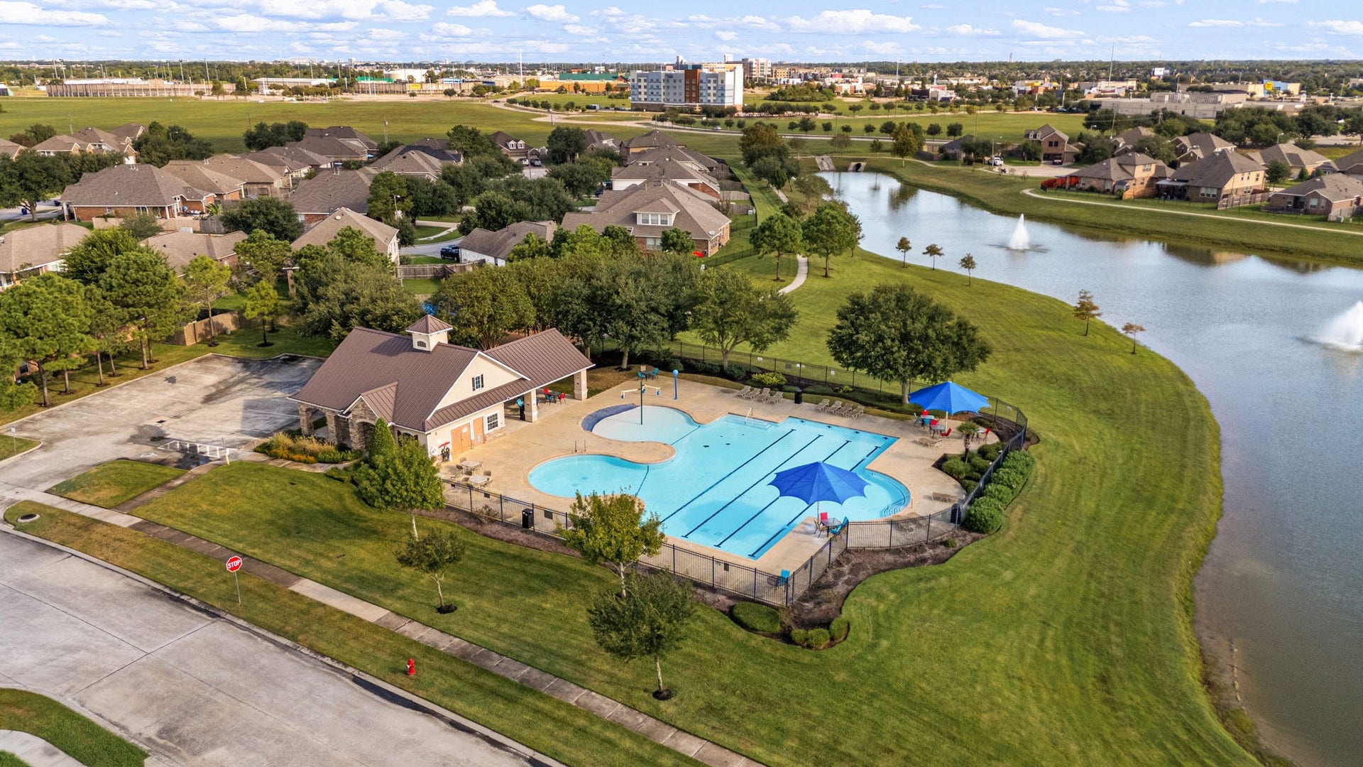 2810 Brookmist Lane, Dickinson, TX 77539 2810 Brookmist Lane, Dickinson, TX 77539