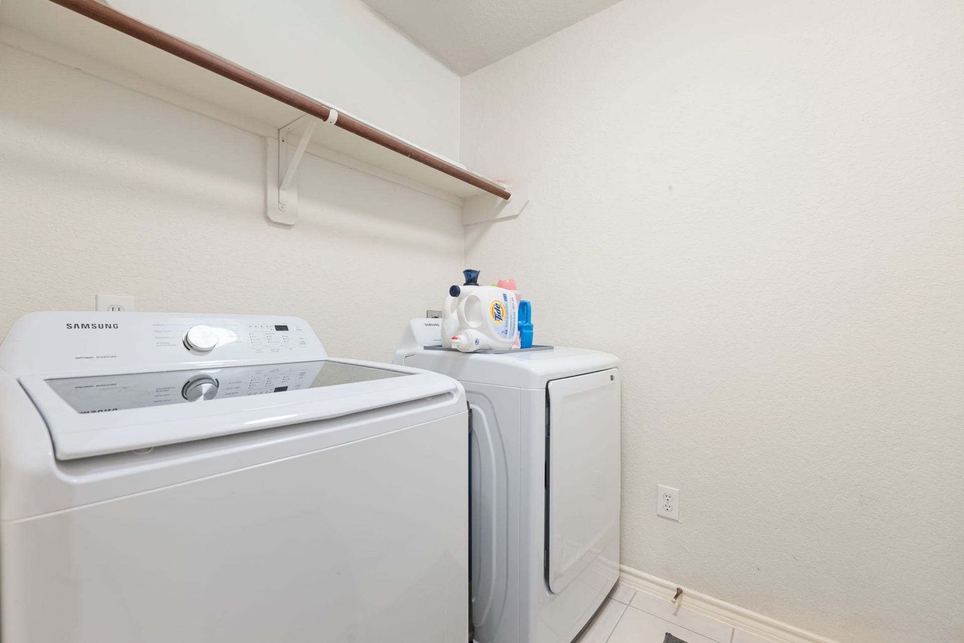 2810 Brookmist Lane, Dickinson, TX 77539 2810 Brookmist Lane, Dickinson, TX 77539