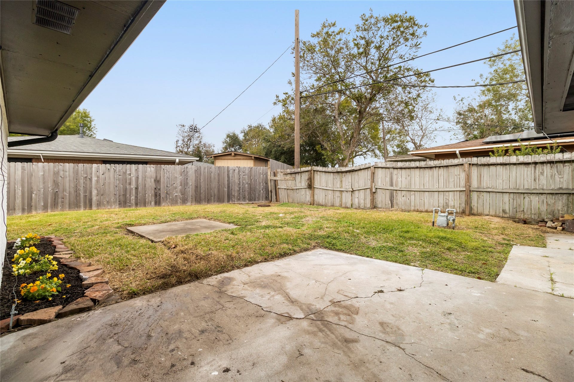 2435 9th Street N, Texas City, TX 77590