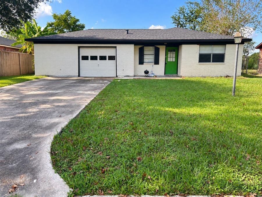 Property photo for 604 Linda Lane, Alvin, TX