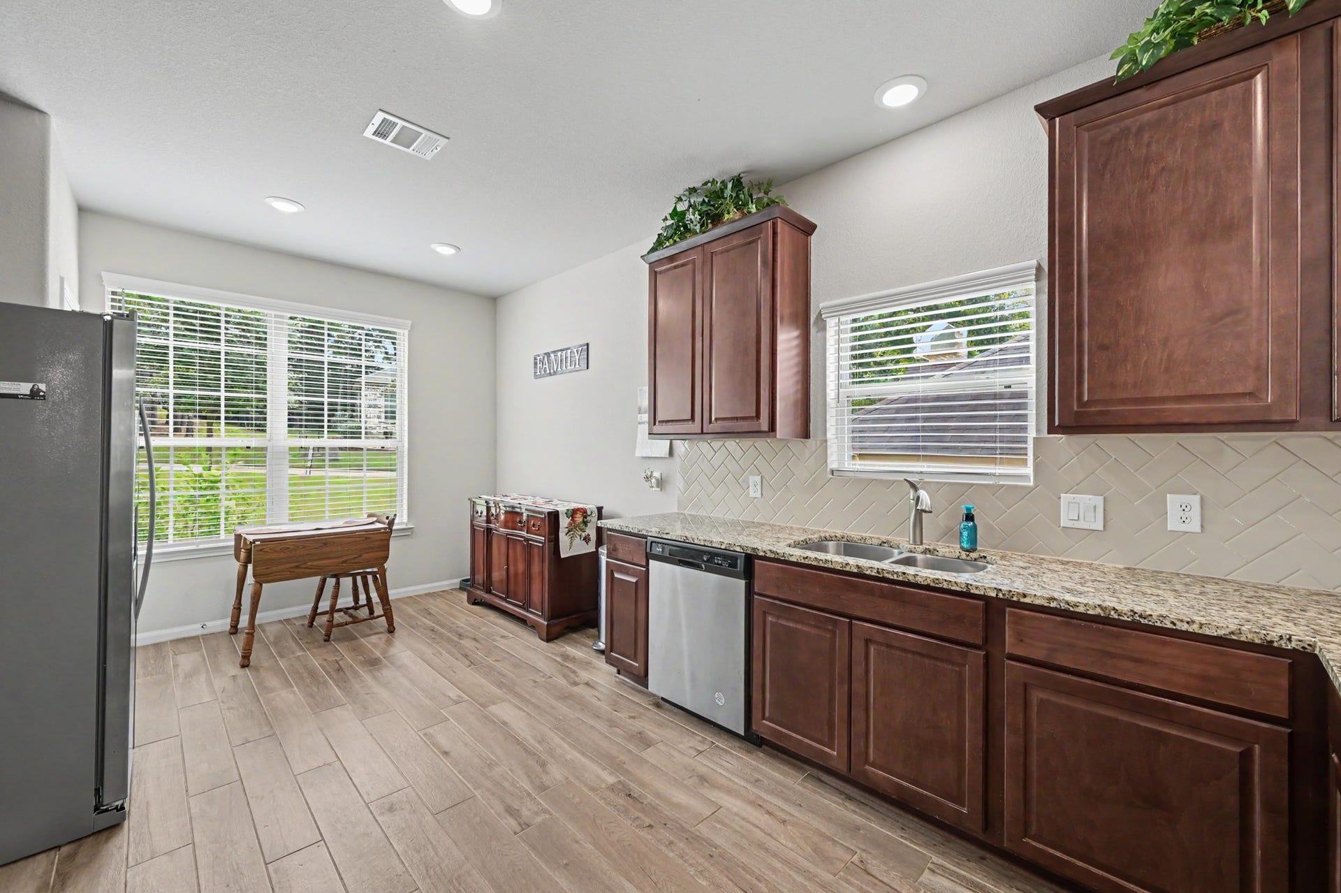 13718 Vail Drive, Montgomery, TX 77356 13718 Vail Drive, Montgomery, TX 77356