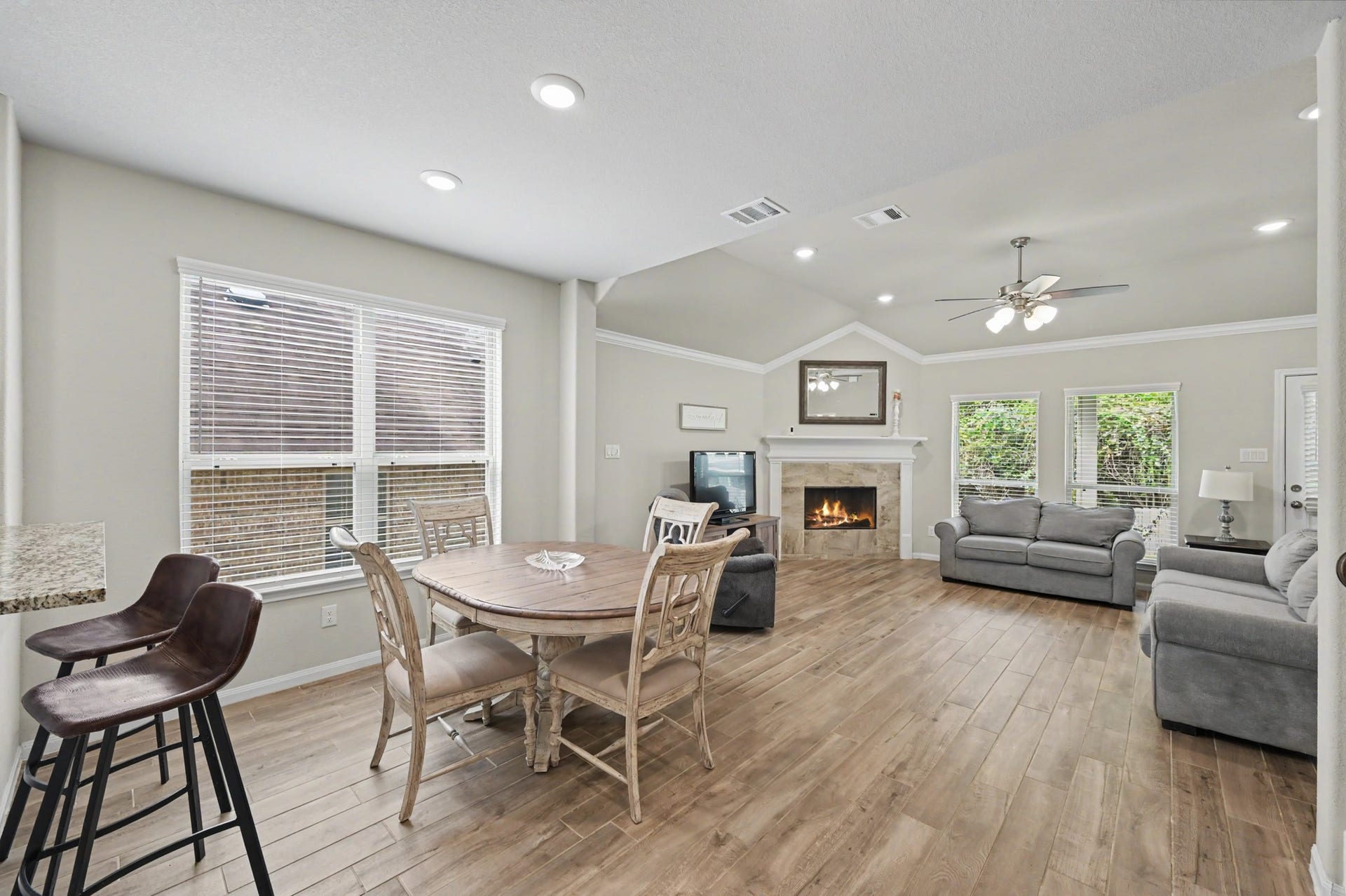 13718 Vail Drive, Montgomery, TX 77356 13718 Vail Drive, Montgomery, TX 77356