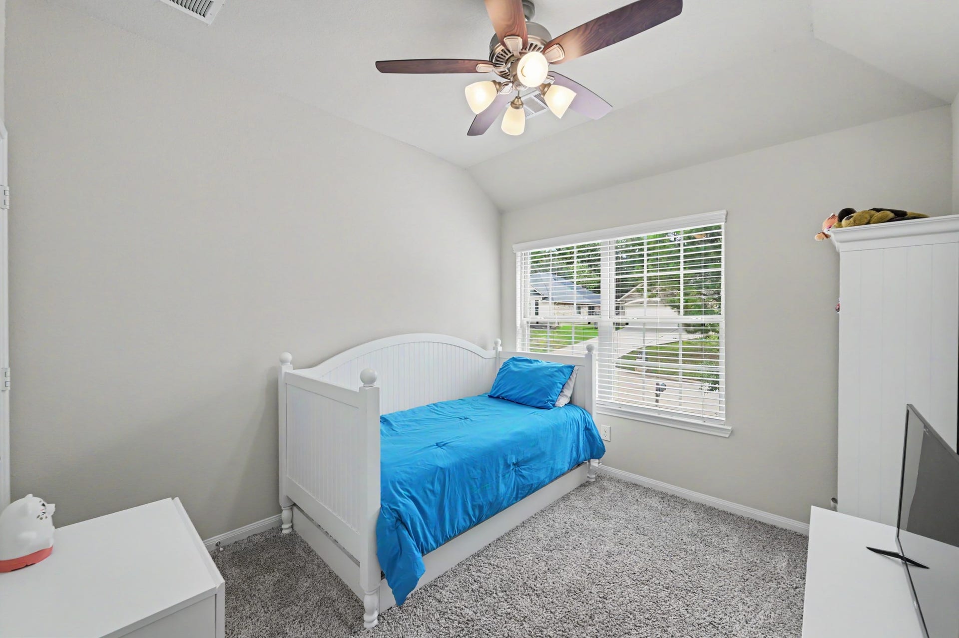 13718 Vail Drive, Montgomery, TX 77356 2nd bedroom upstairs next to 3rd bedroom