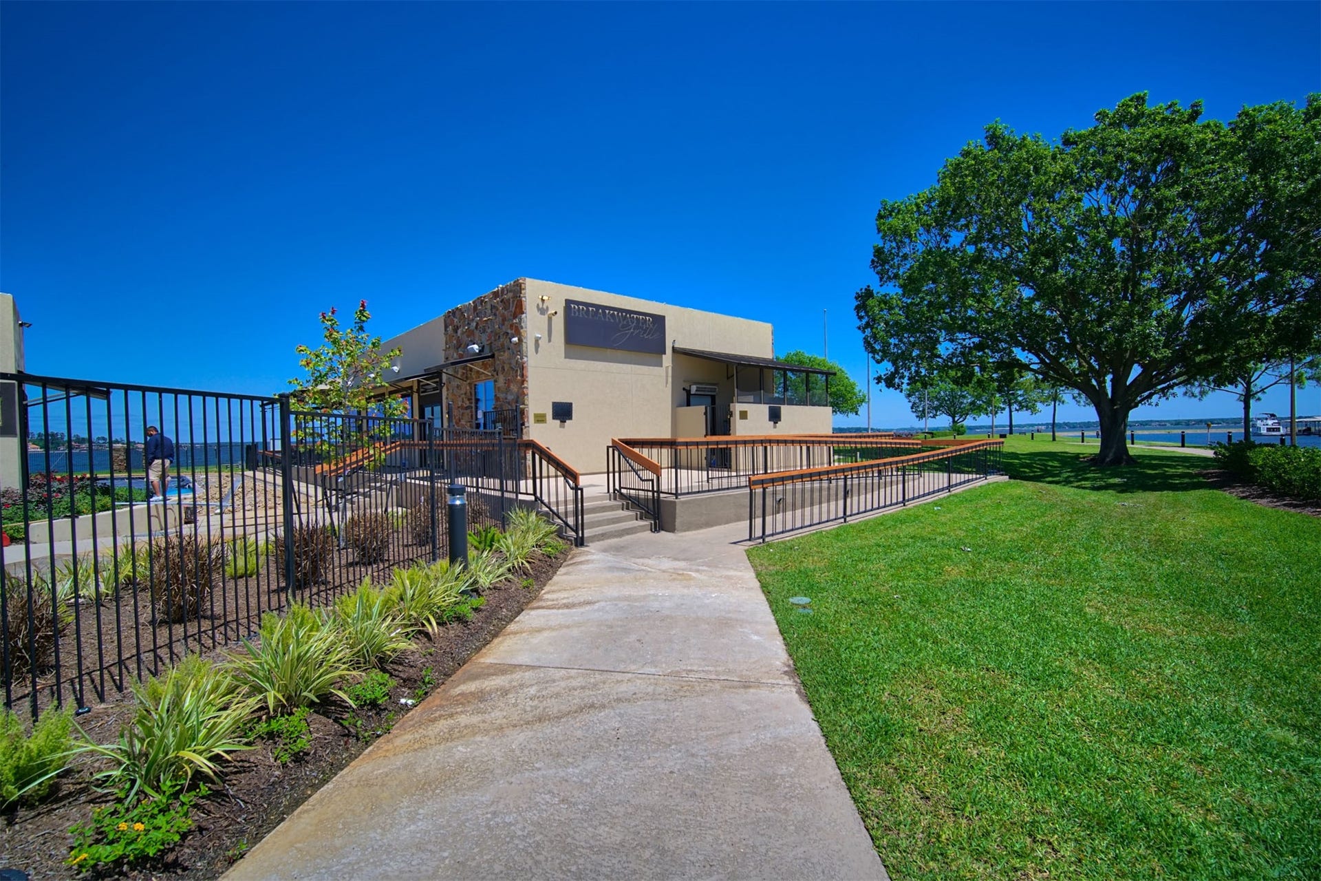 13718 Vail Drive, Montgomery, TX 77356 Walden Breakwater Grille by the pool