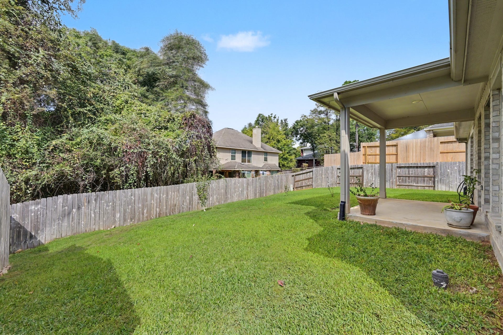 13718 Vail Drive, Montgomery, TX 77356 Fully fenced backyard and patio