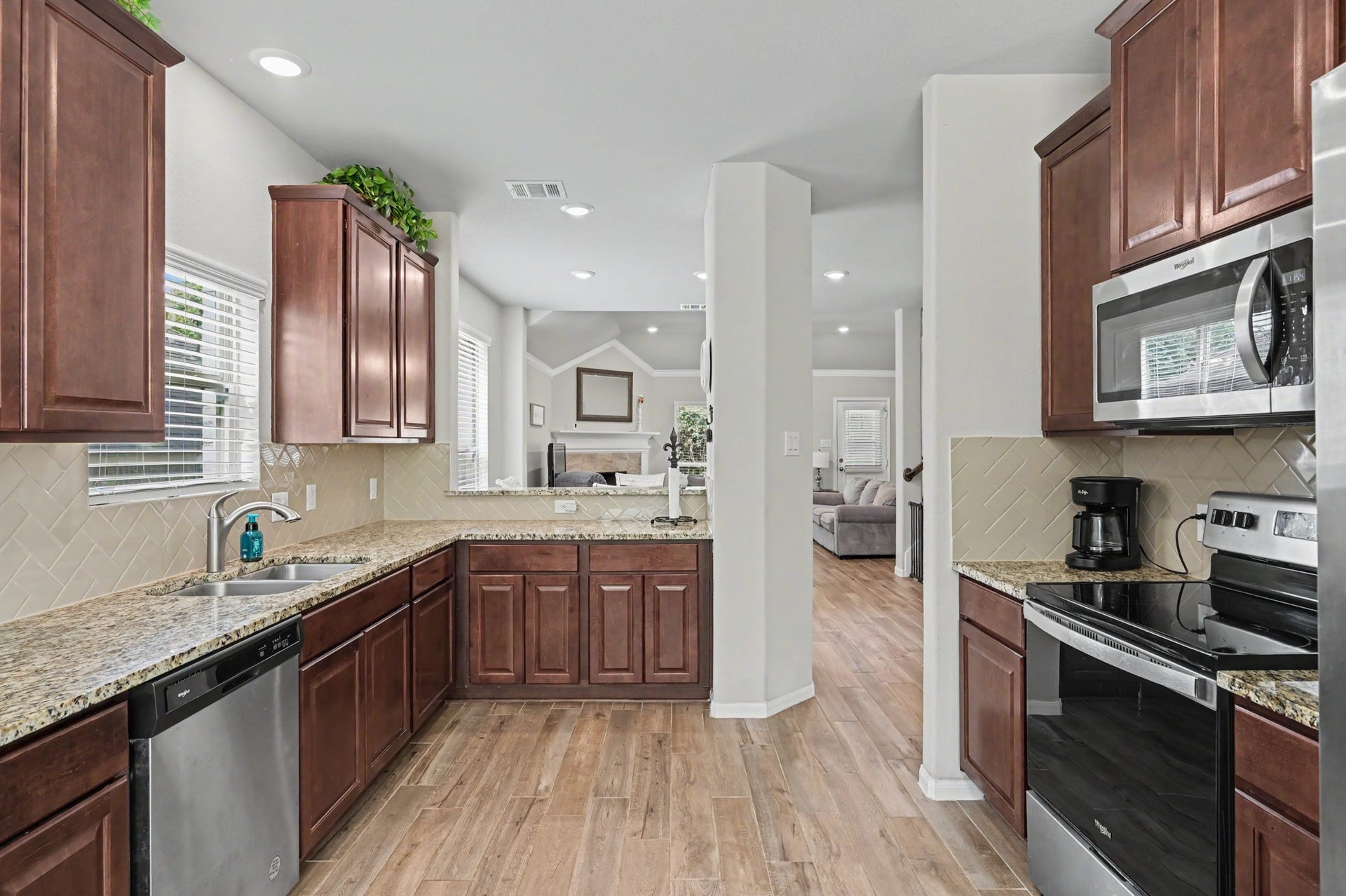 13718 Vail Drive, Montgomery, TX 77356 Granite Countertops, Stainless Steel Appliances, opens to Dining area and Bar counter