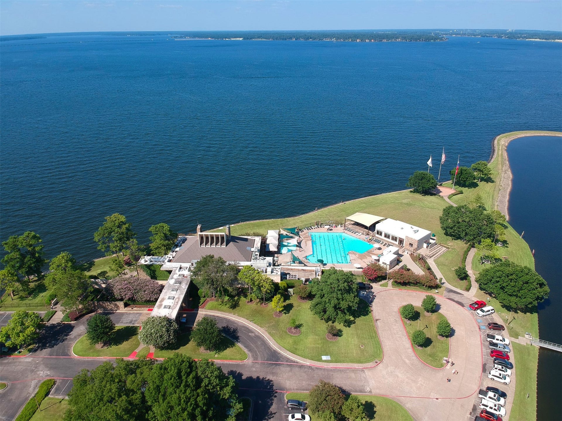 13718 Vail Drive, Montgomery, TX 77356 Waterfront Amenities on Lake Conroe