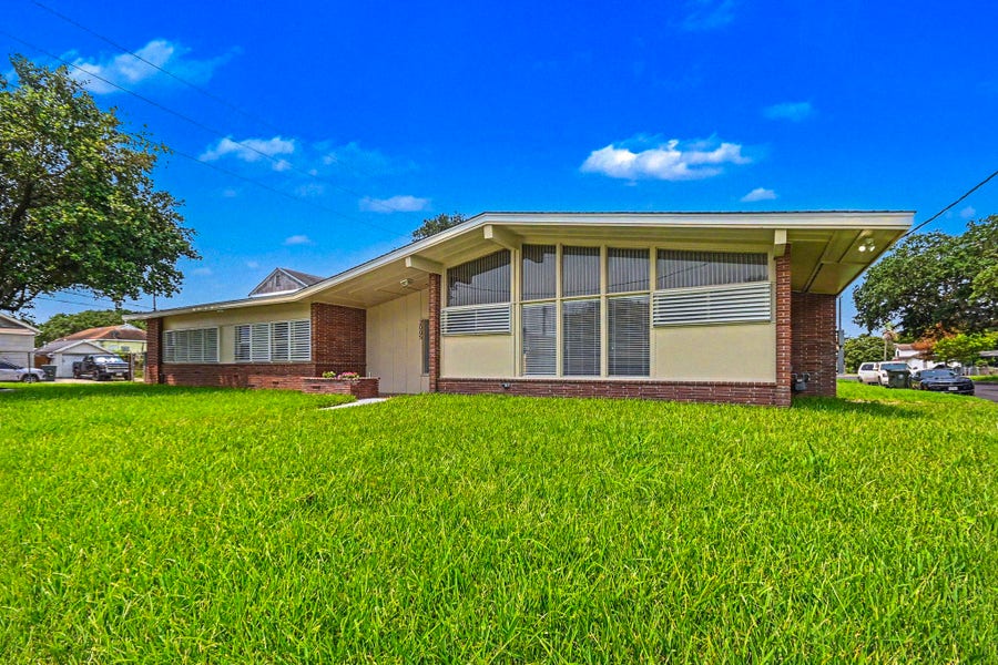 Property photo for 2005 Mary Moody Northen Boulevard, Galveston, TX