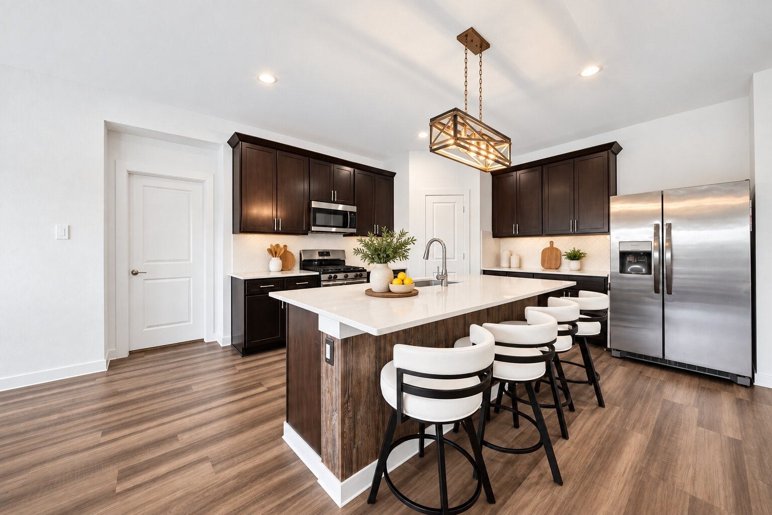 31207 Kenswick Grove Lane, Fulshear, TX 77441 From quick breakfasts, the kitchen is ready to be part of your everyday routine.