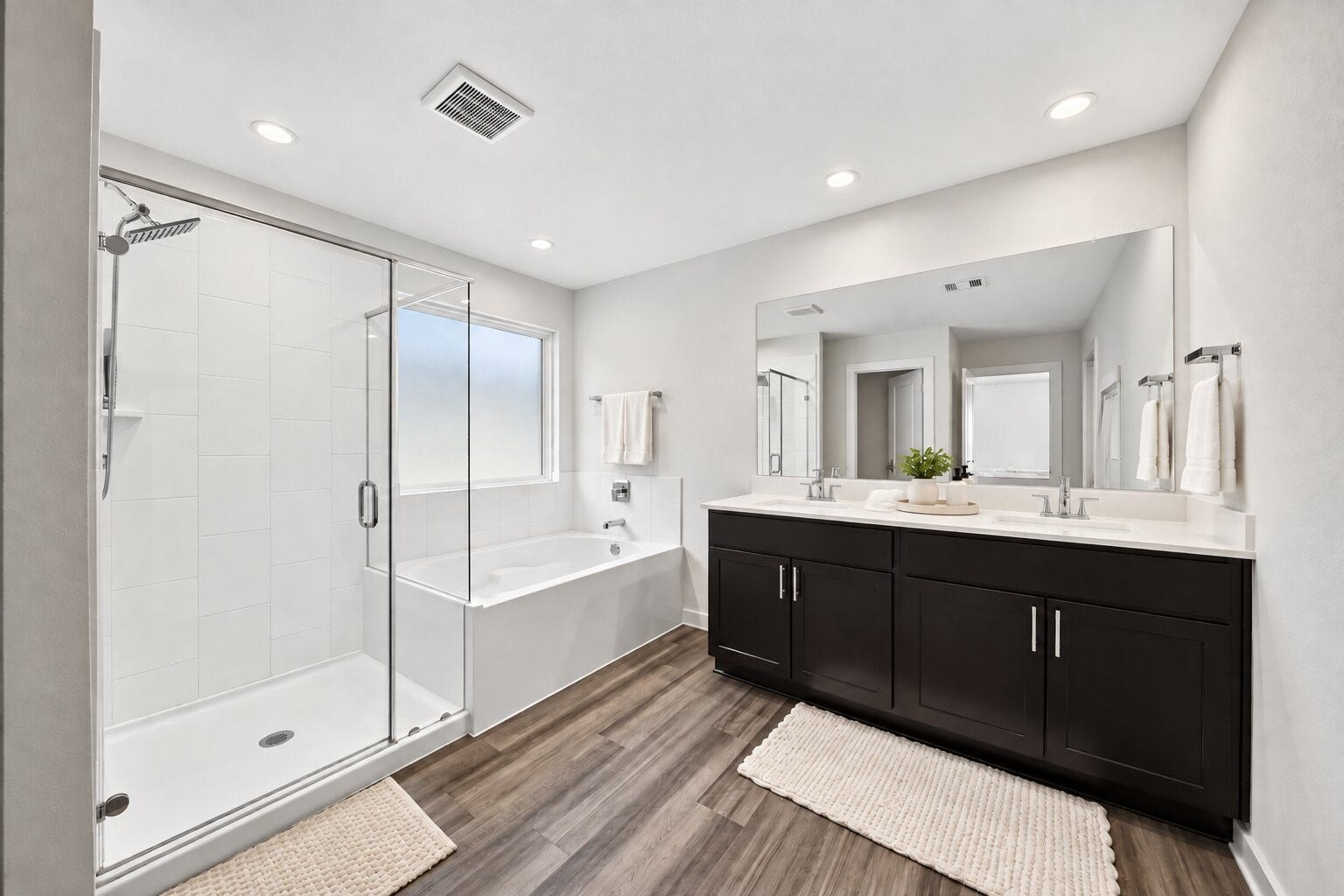 31207 Kenswick Grove Lane, Fulshear, TX 77441 Your everyday routine gets a touch of convenience with a double-sink vanity and tub-shower combination.